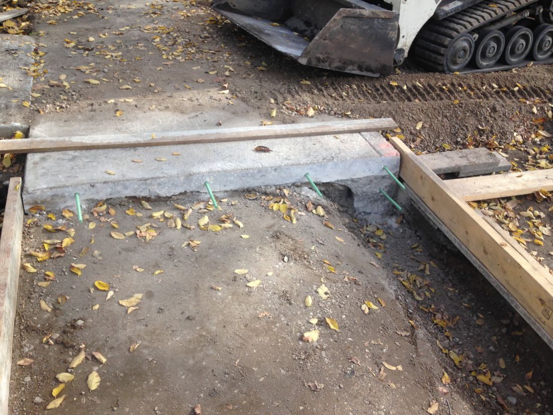 Residential paving stone driveway